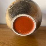 Vase en grès émaillé numéroté.