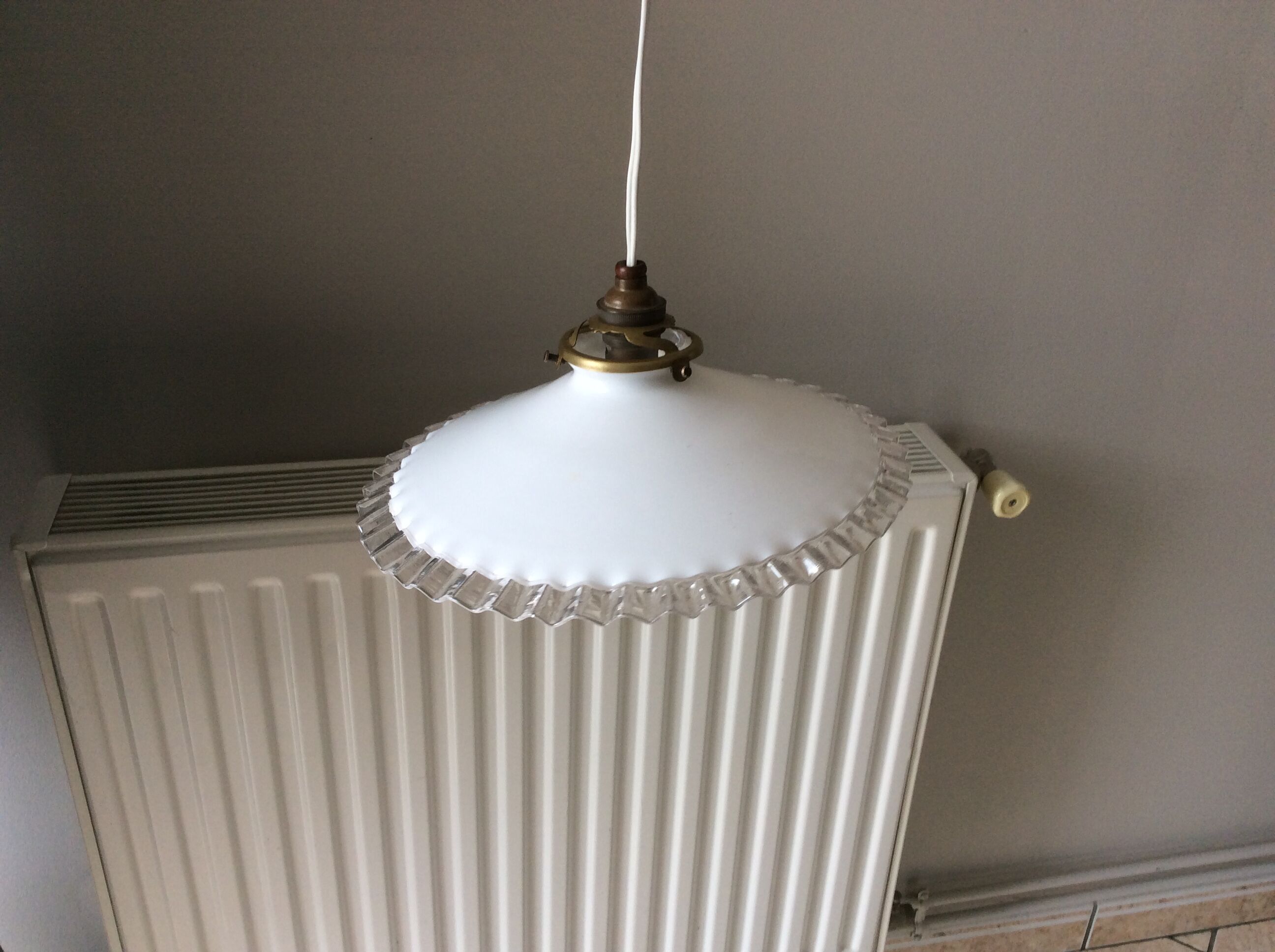 Old suspension in dented opaline