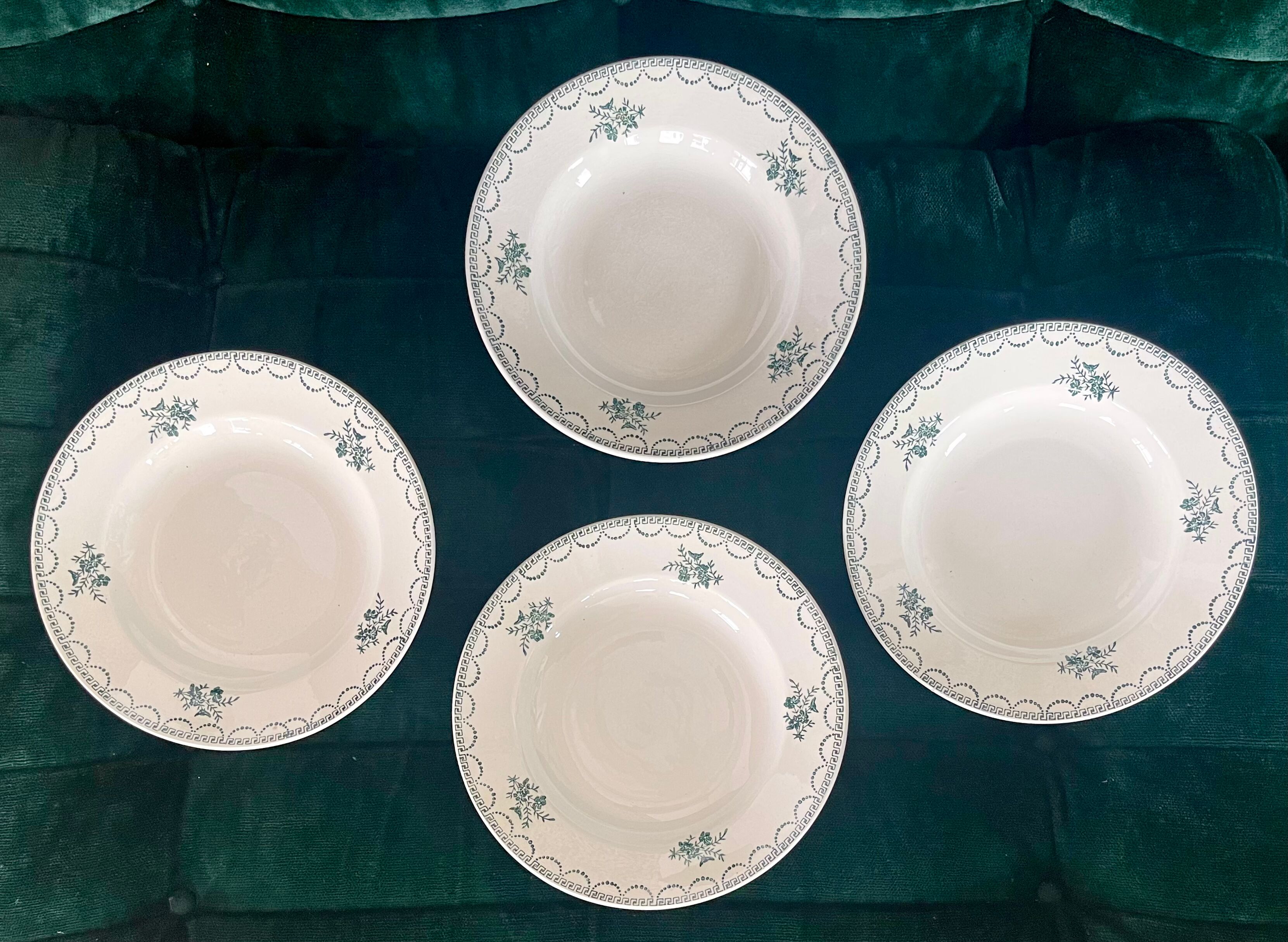 4 assiettes creuses St Amand terre de fer