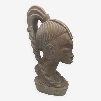 Statue sculpture tête de femme africaine en pierre beige signé
