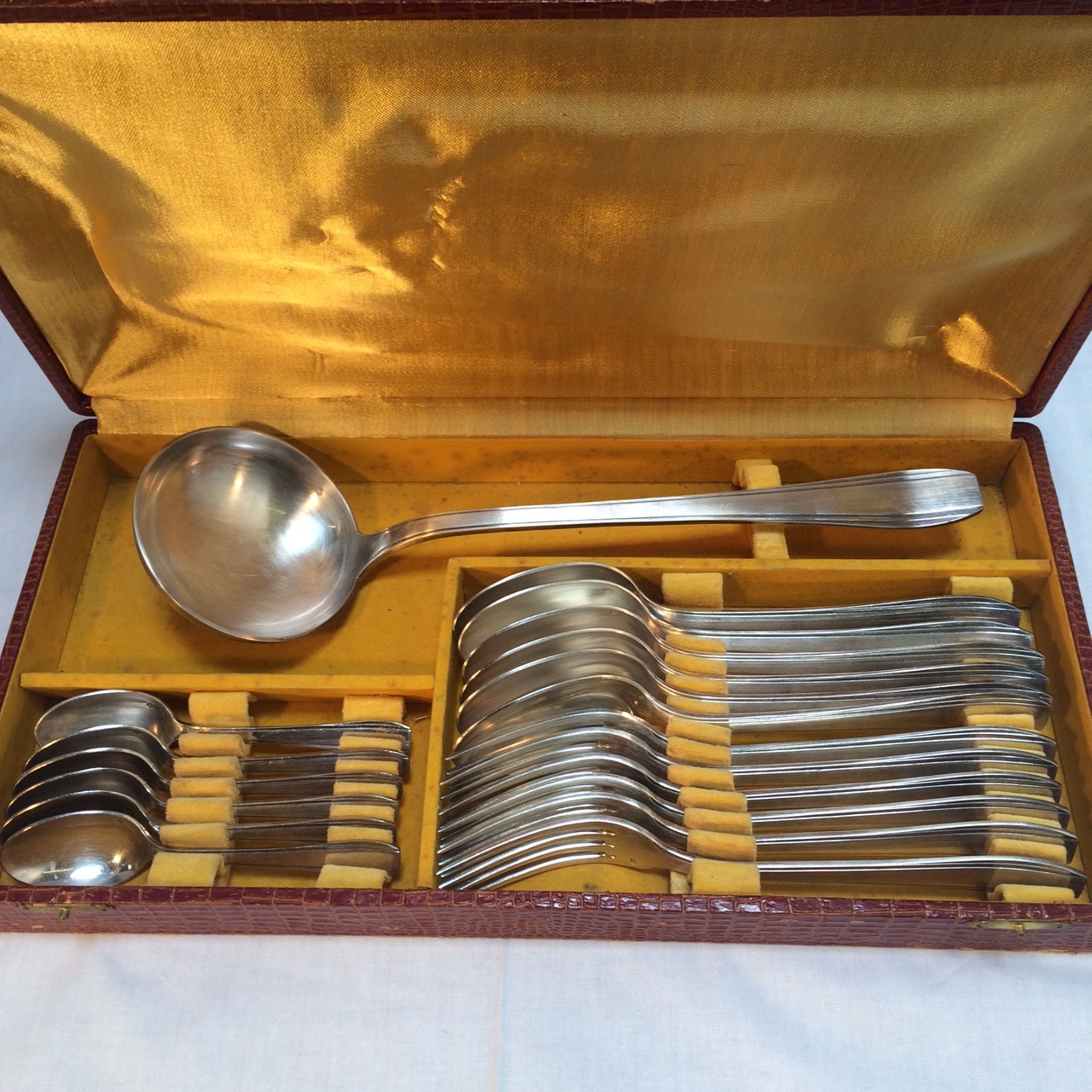 Housewife 19 pieces of silver metal with punch in its original case - Art Deco style