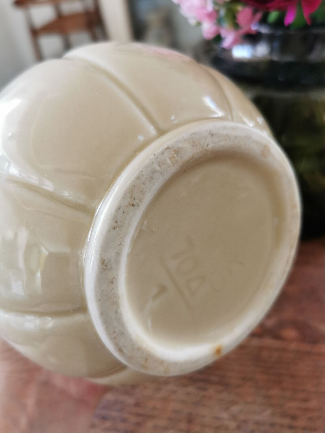 Enamelled ball pitcher