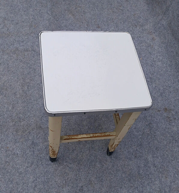 Tabouret on white formica 1950