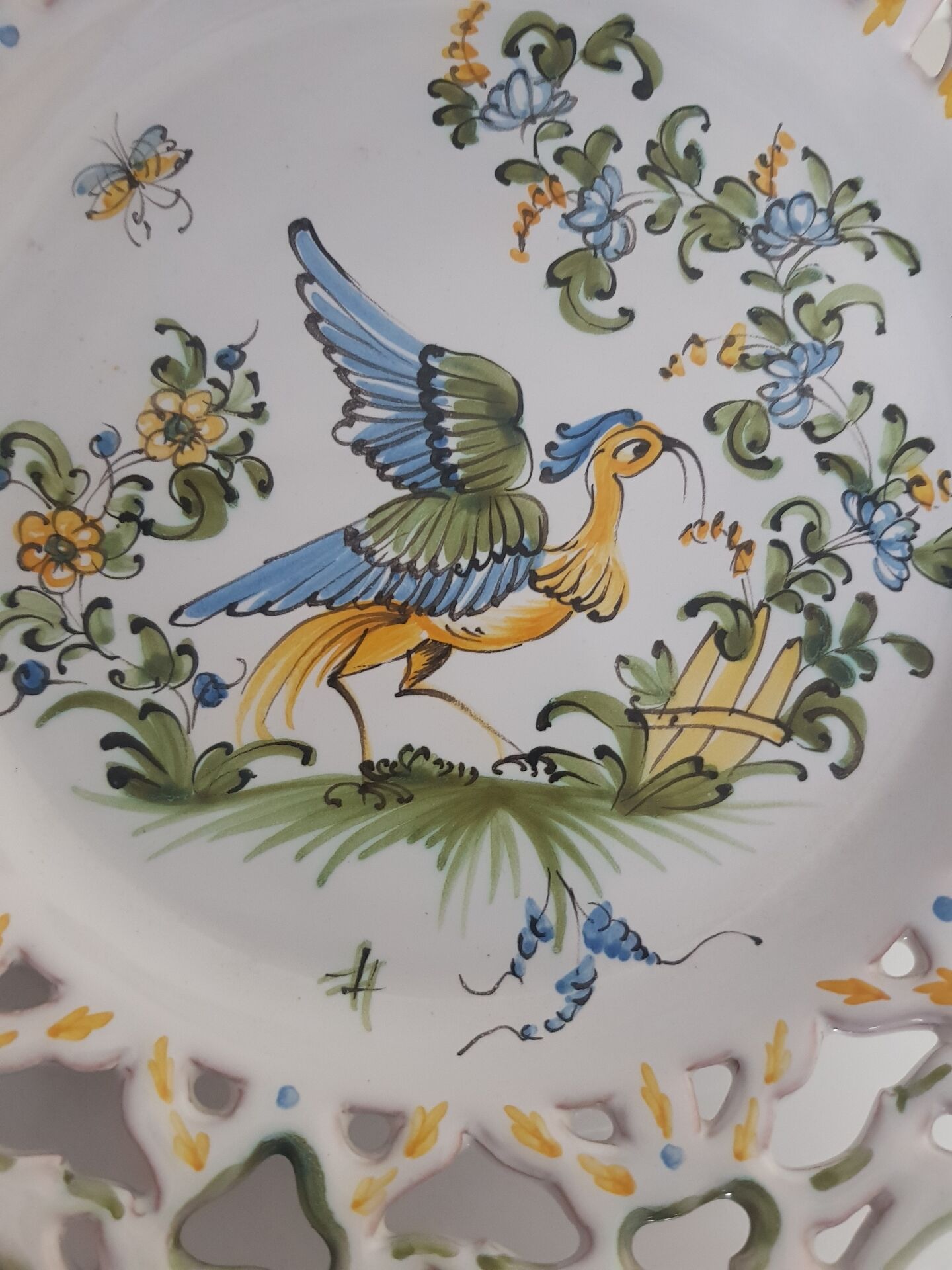 Wall plate signed Lallier from Moustiers with an openwork border.
