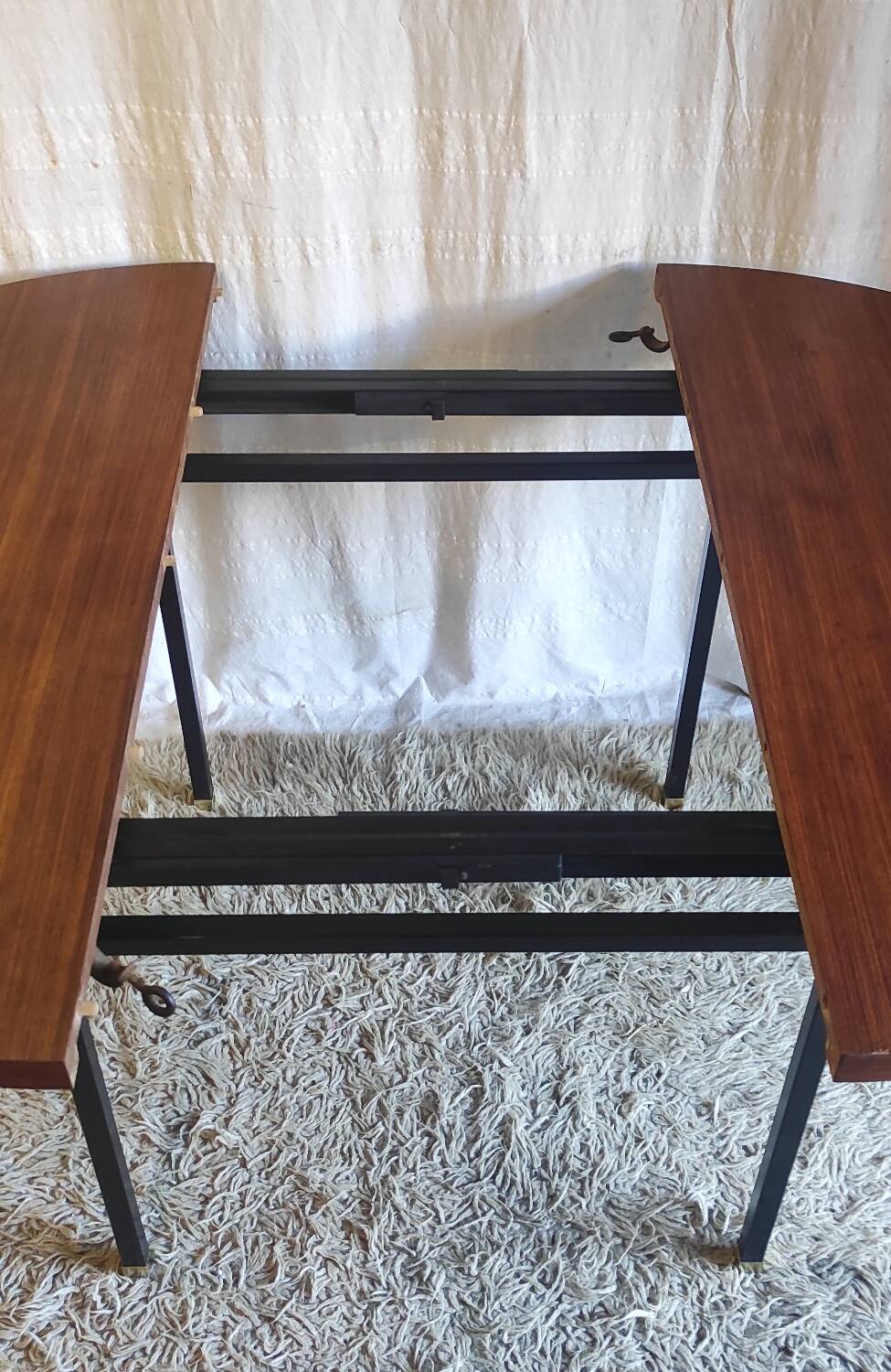 Round dining table 1960s