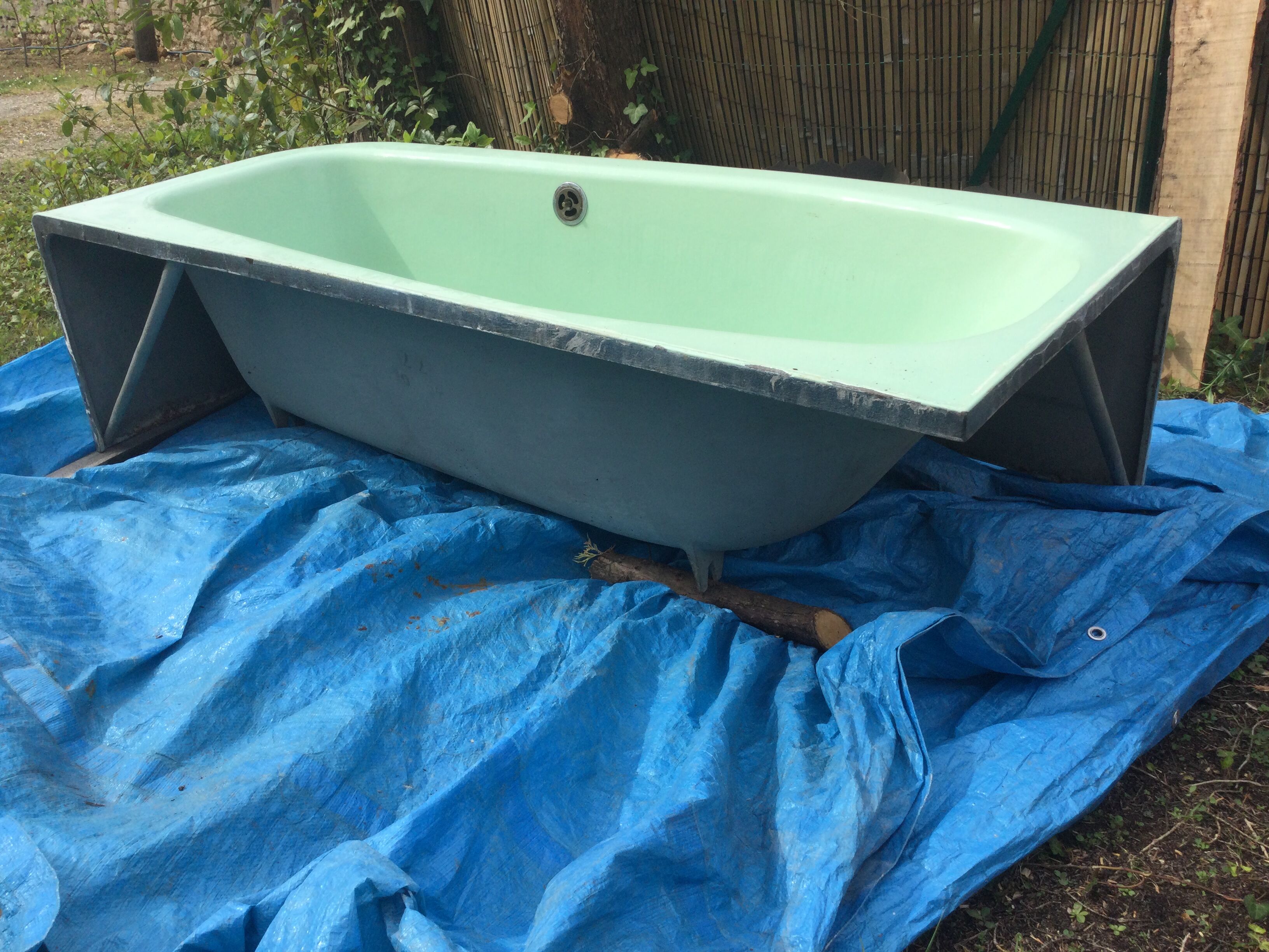 Antique vintage bathtub year 70