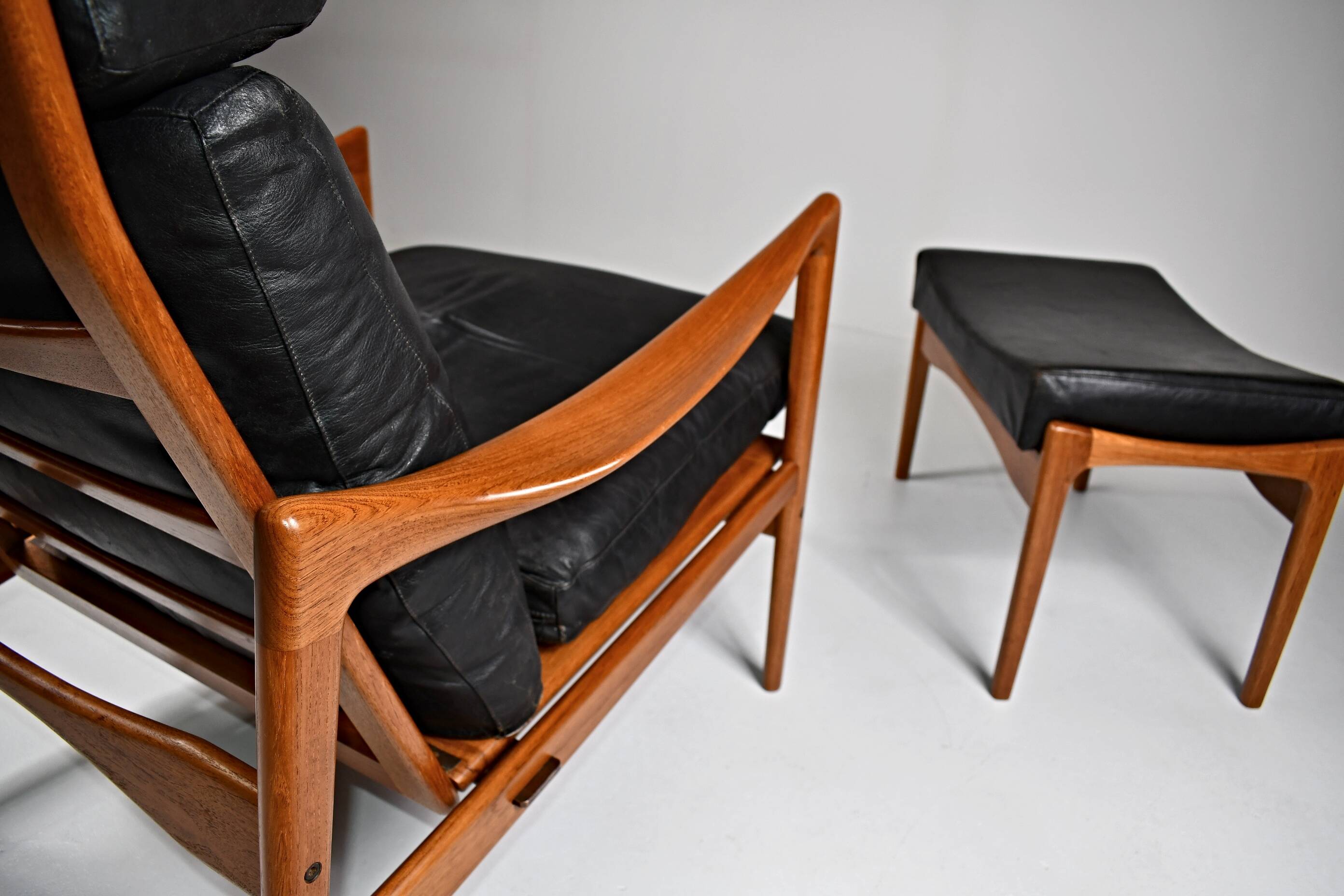 Fauteuil et repose-pieds par Ib Kofod-Larsen pour OPE, Suède