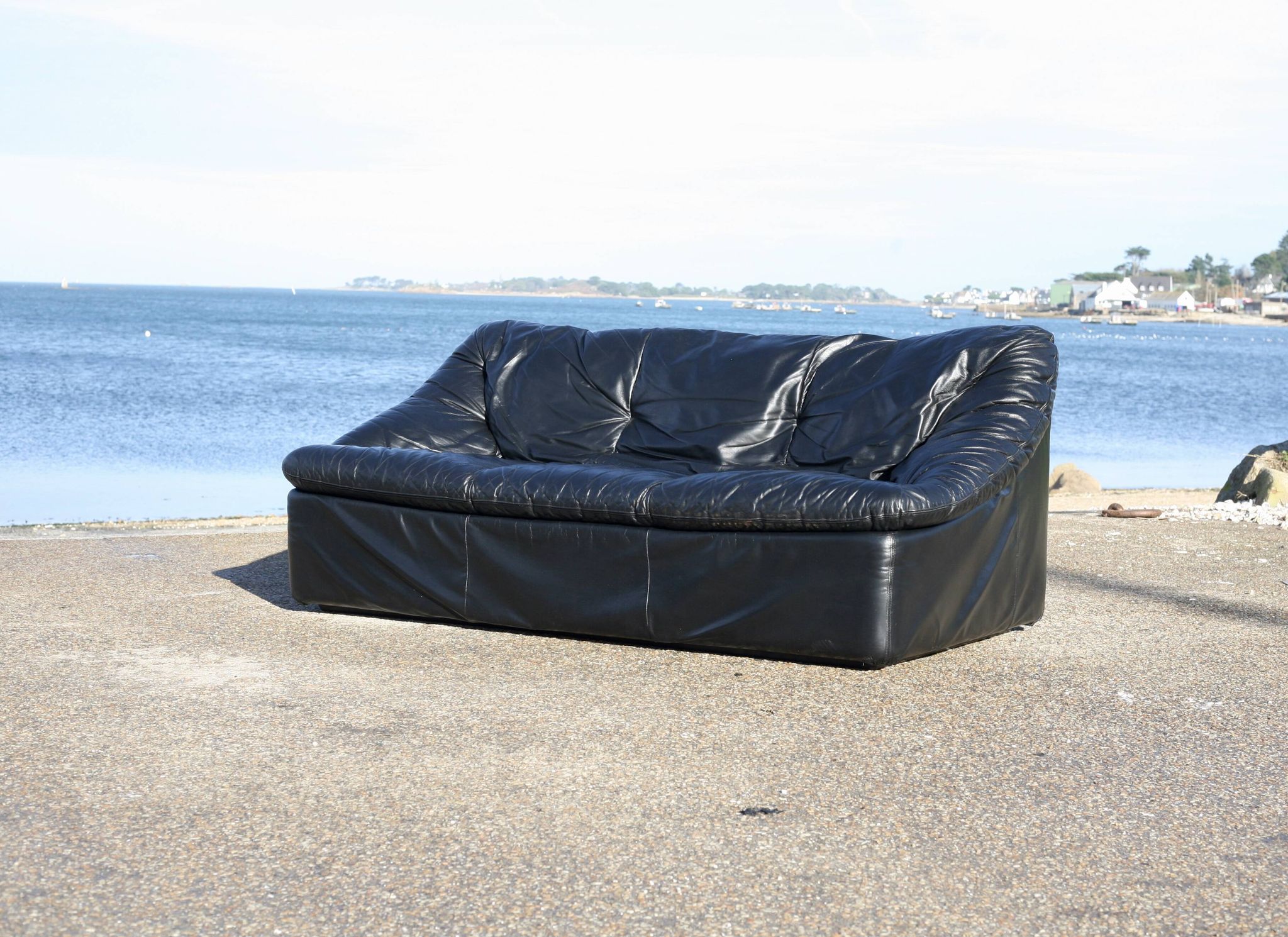 De Pas, D'Urbino and Lomazzi sofa, France, 1980s, black leather, Cinna