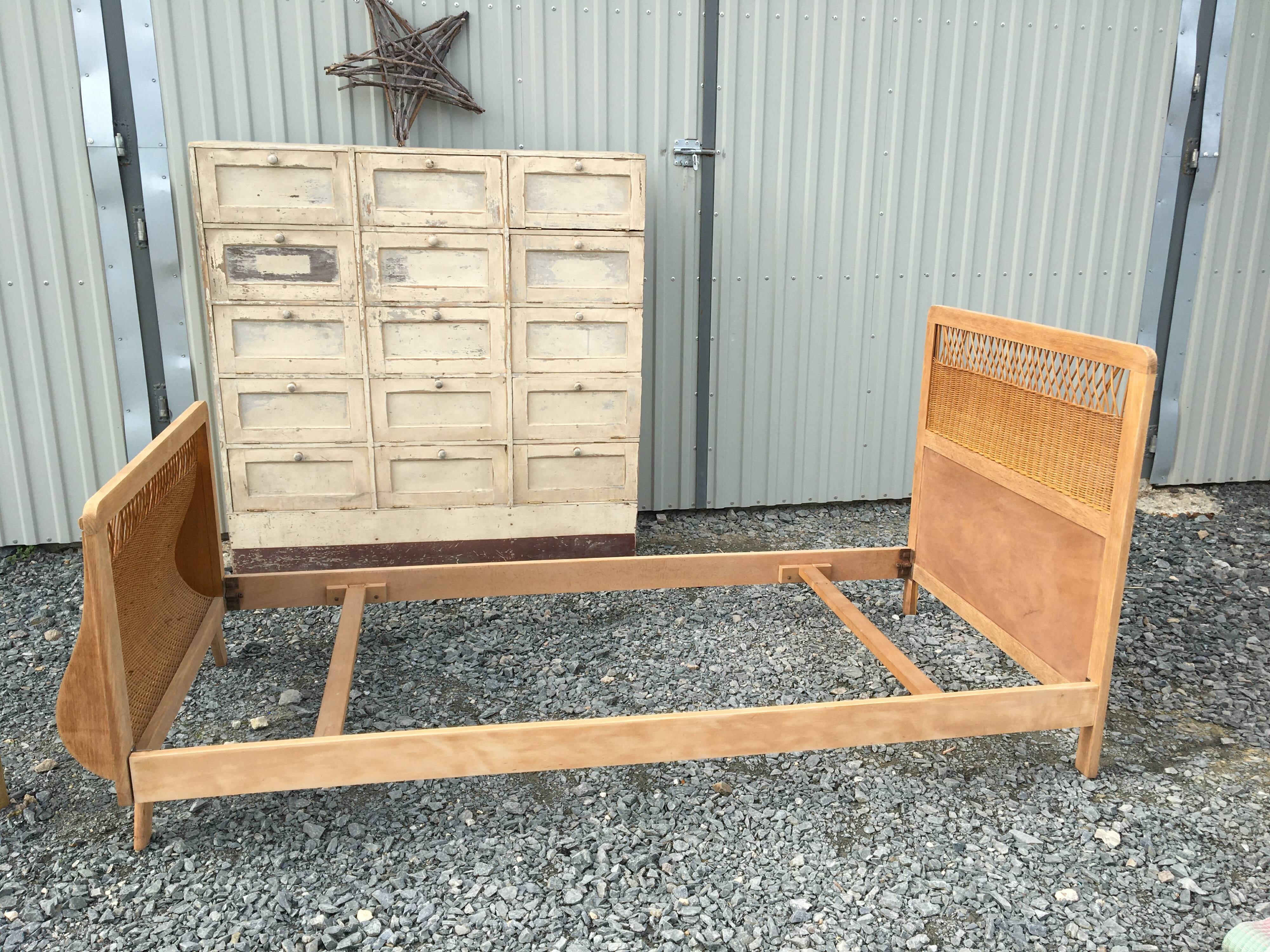 Rattan bed