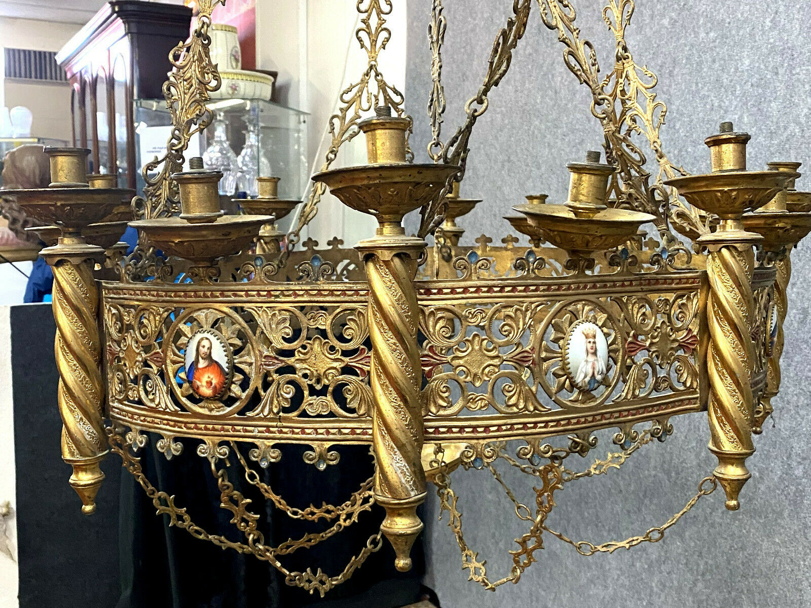Gotique church chandelier in gilded bronze dating from the 19th century