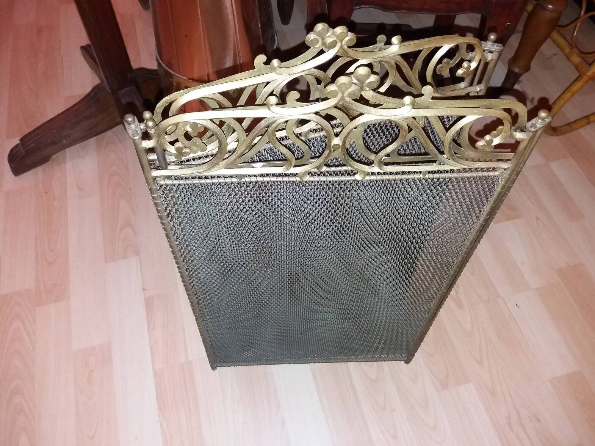 Firewall in 4 elements of style neo Gothic bronze and iron mesh in perfect condition and time 1950