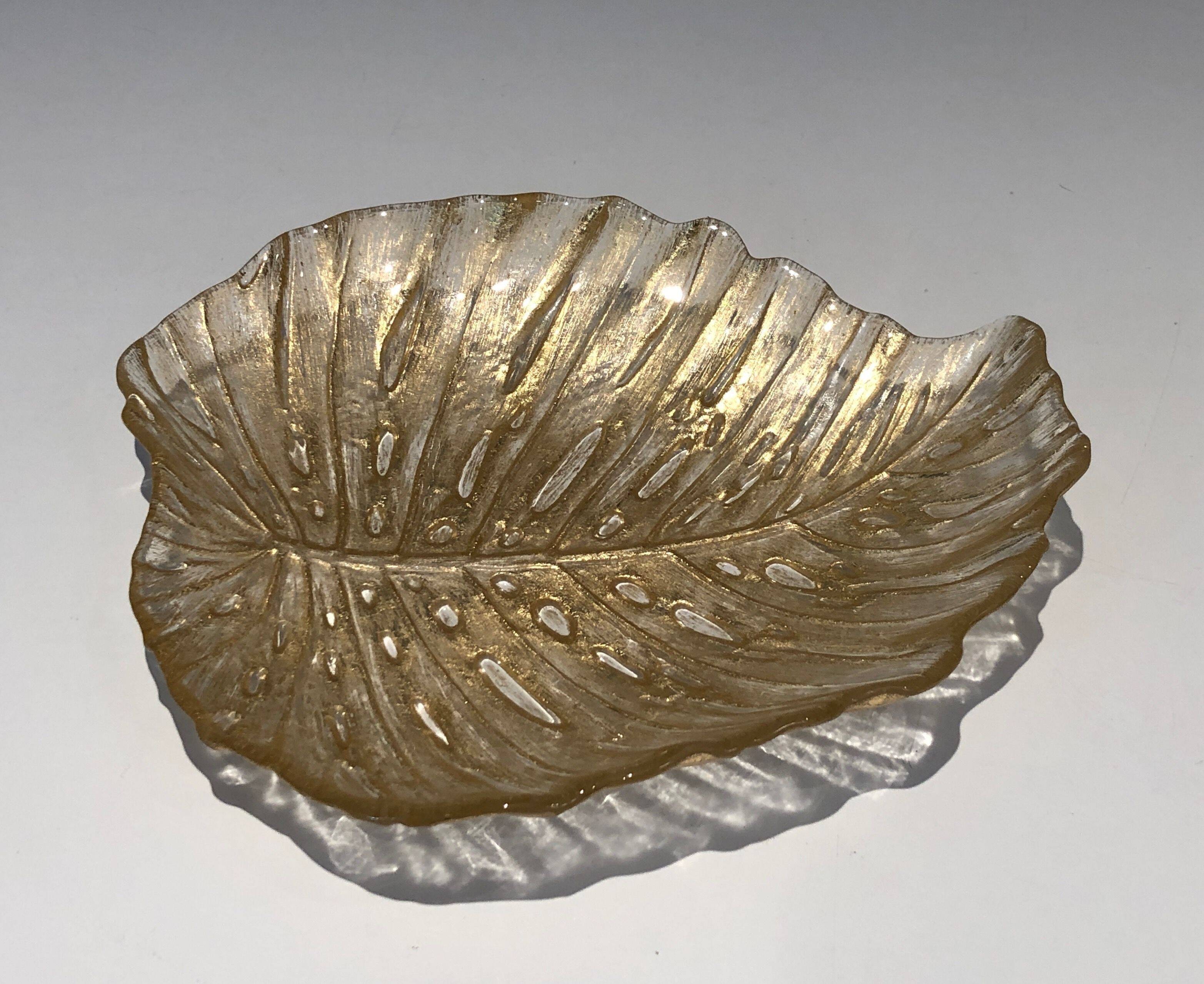 Leaf-shaped ashtray in Murano crystal
