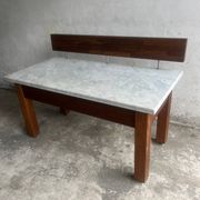 Console postmoderne en marbre avec écran flottant en bois