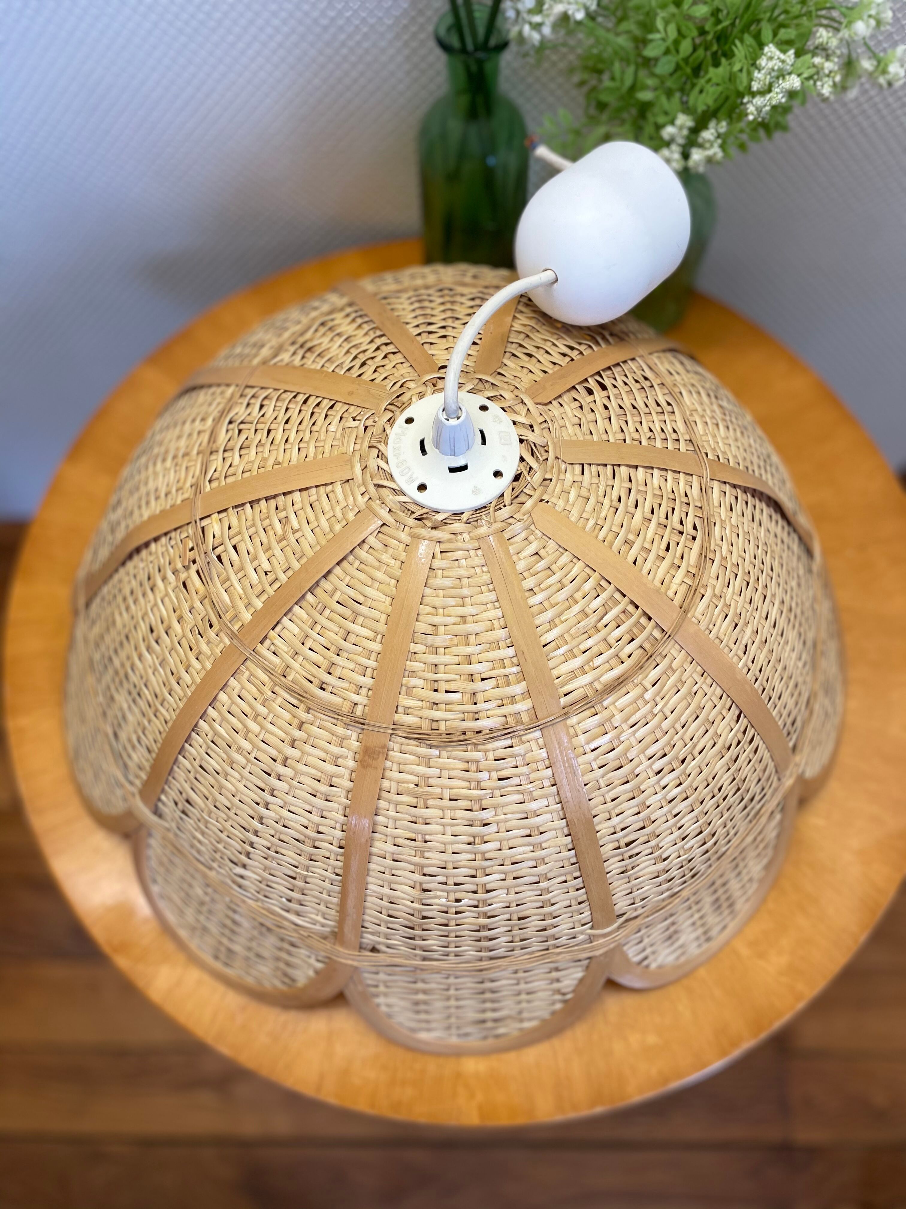 Suspension vintage fleur en rotin