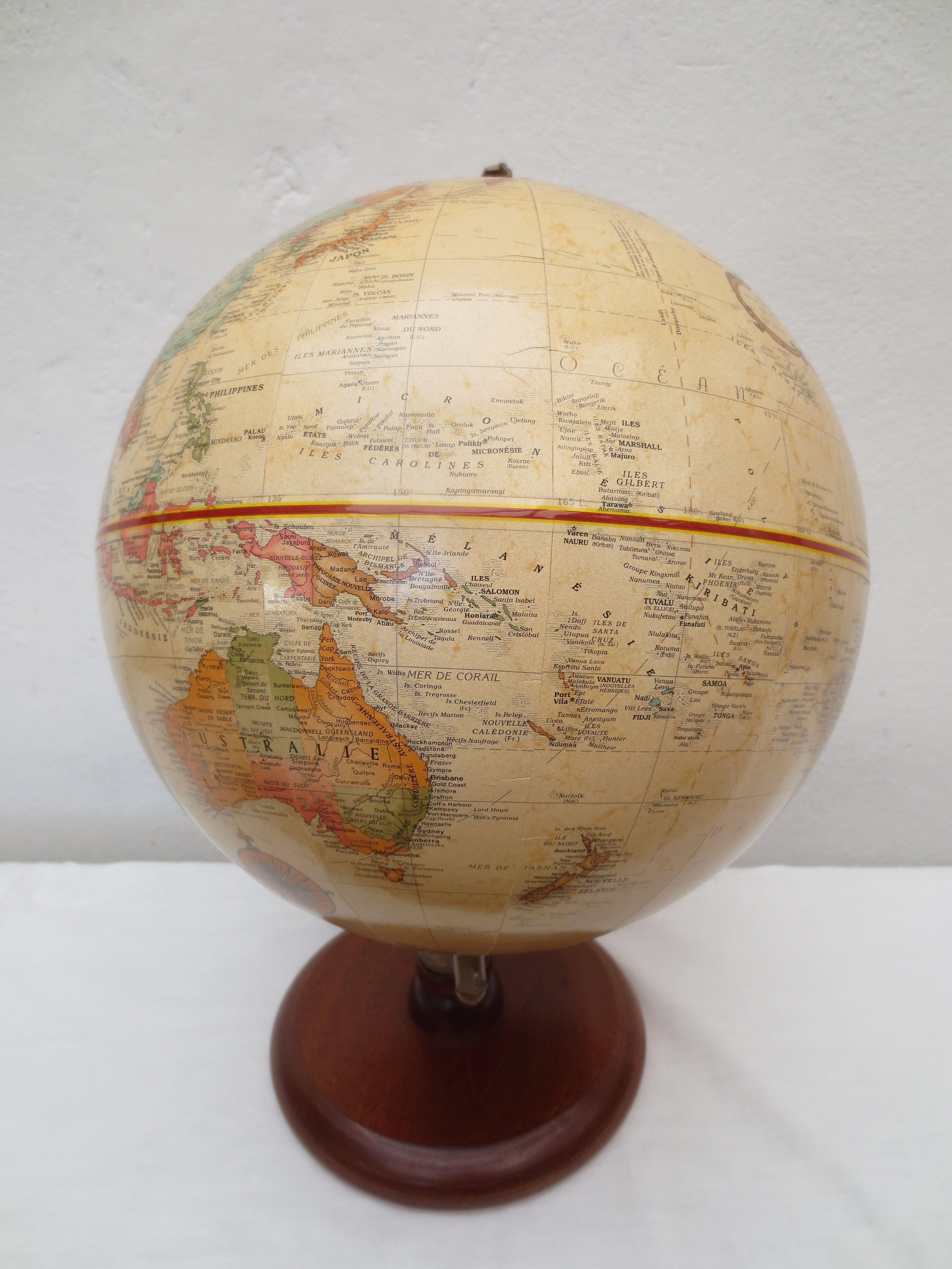 Deco world globe