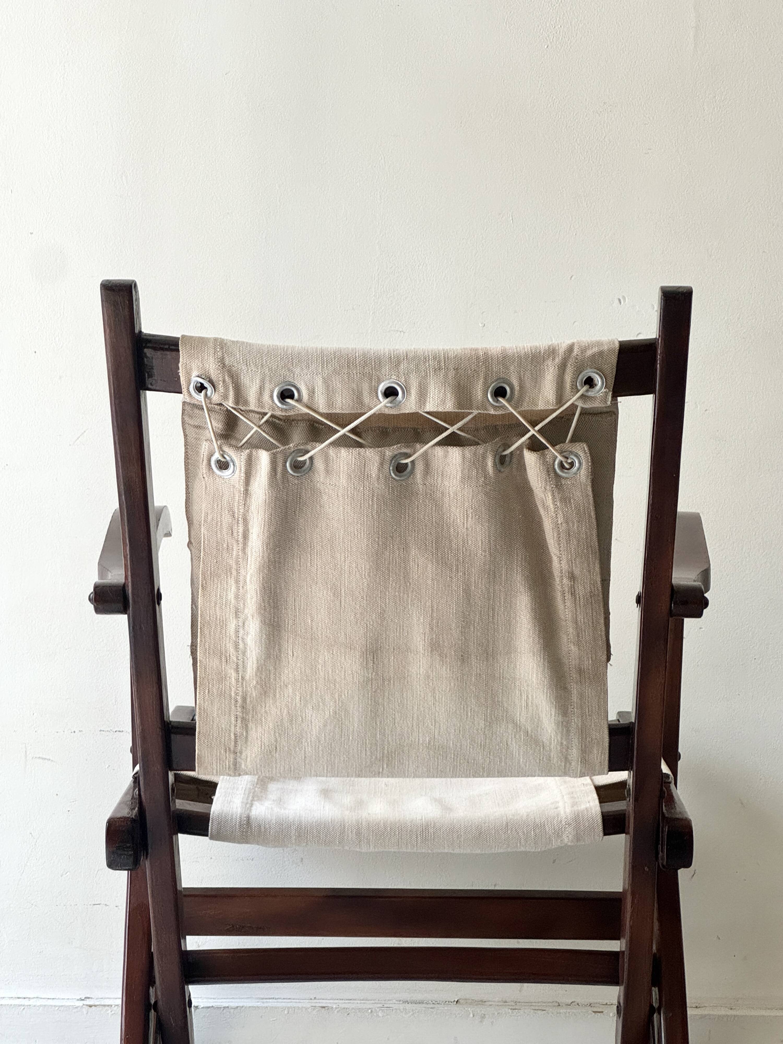 "Safari" folding chair in wood and ecru canvas, 1960s/1970s.