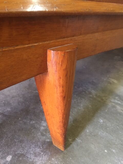 Buffet low foot compass