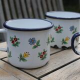 Tasses en tôle émaillée