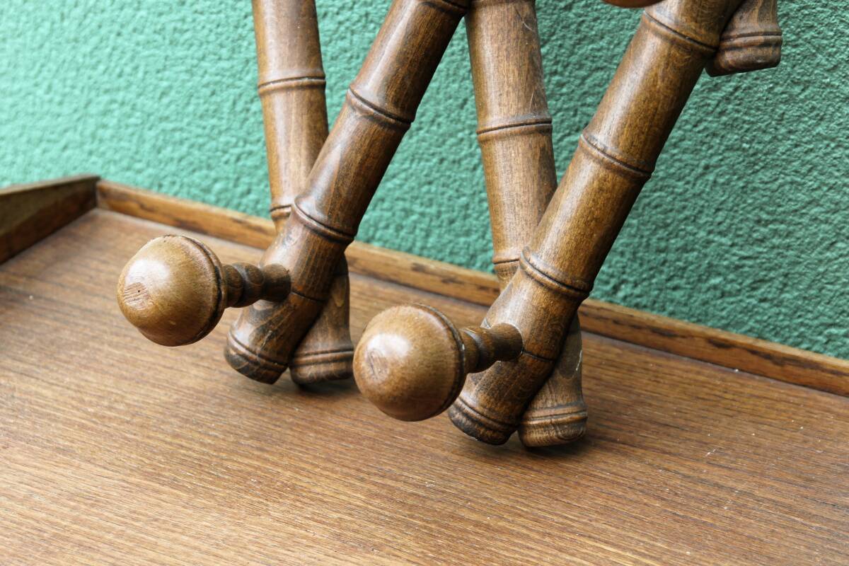 Accordion wall coat rack, bamboo imitation