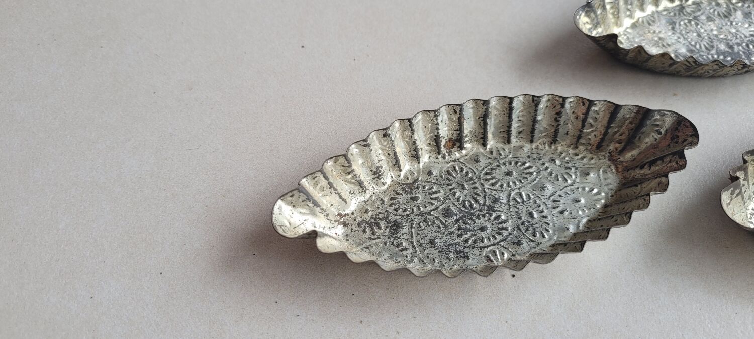 Tinplate tray molds
