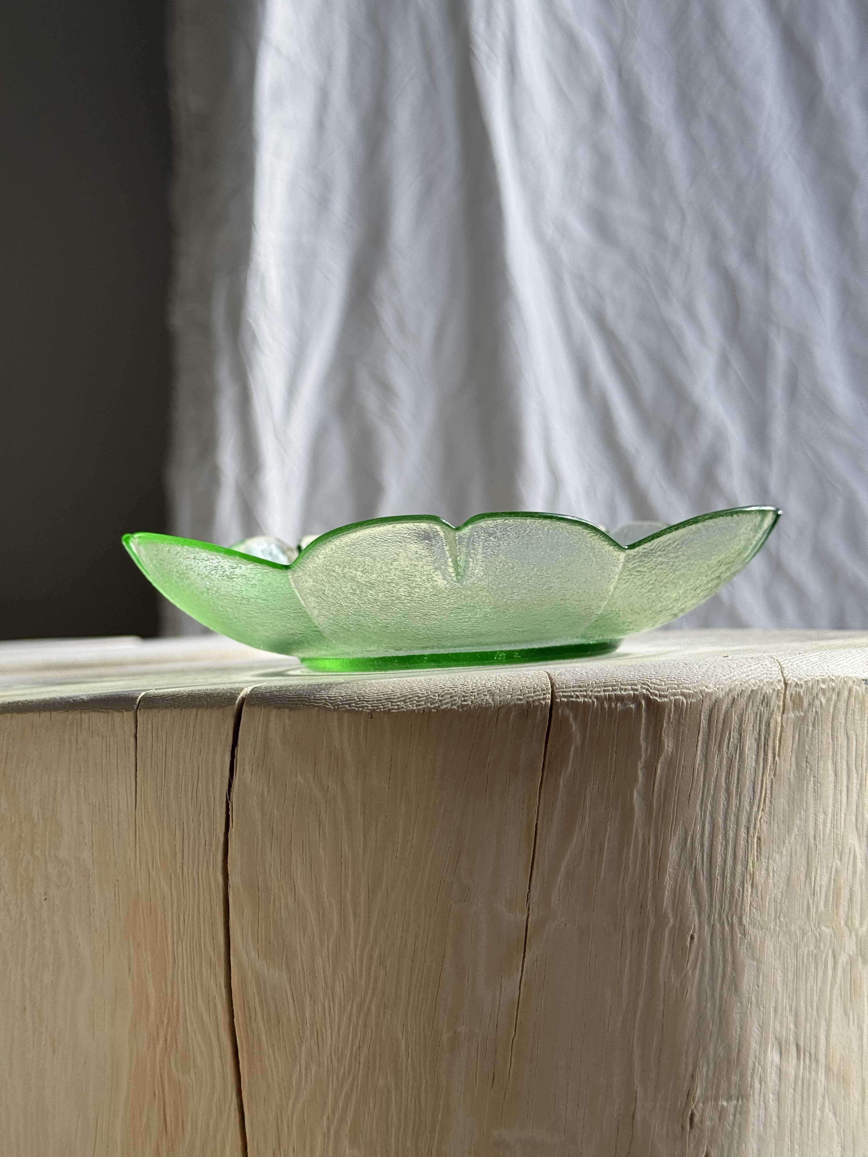 6 vintage flower-shaped bowls, XVM brand on the bottom