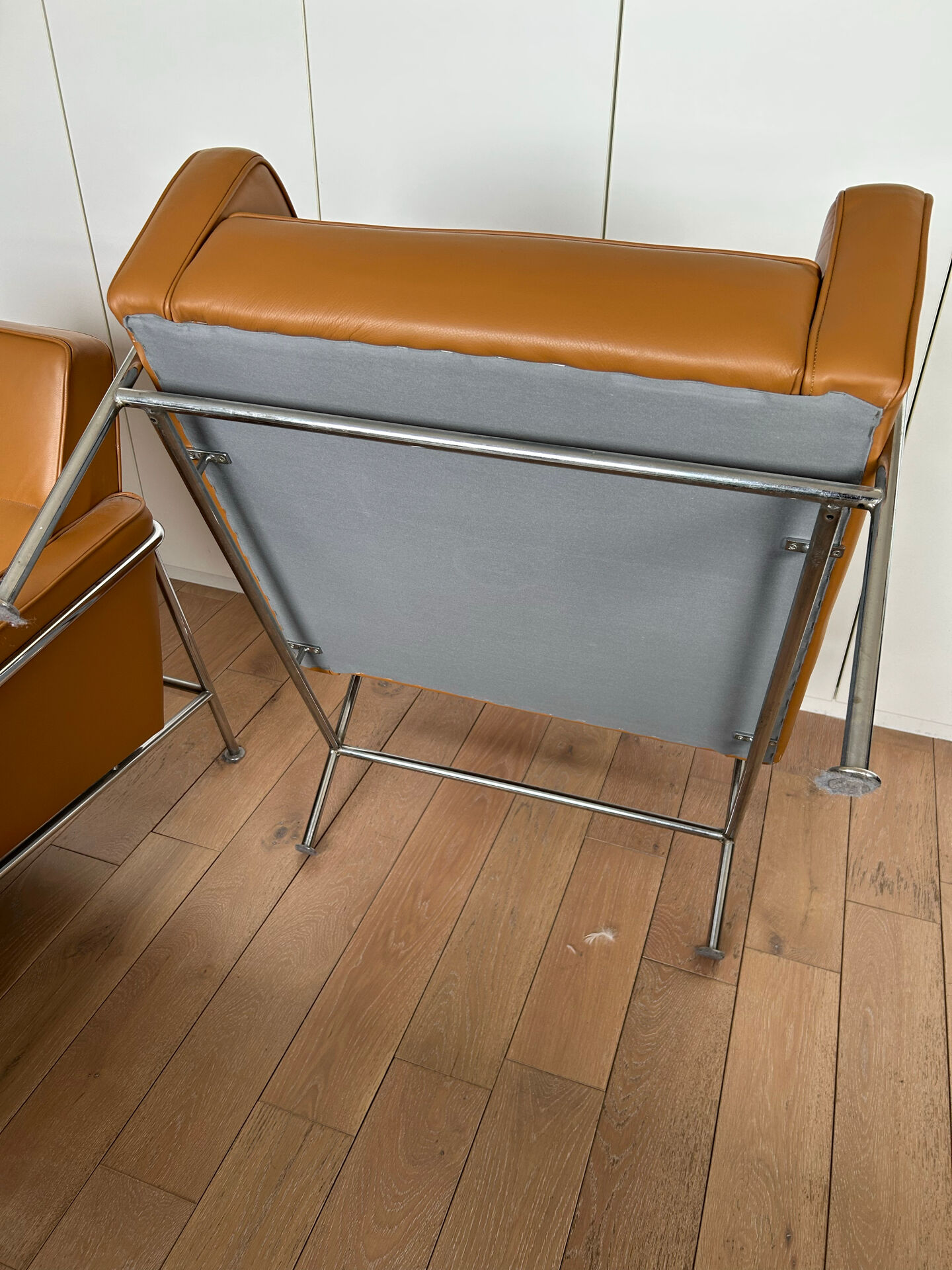 2 fauteuils en cuir design Arne Jacobsen