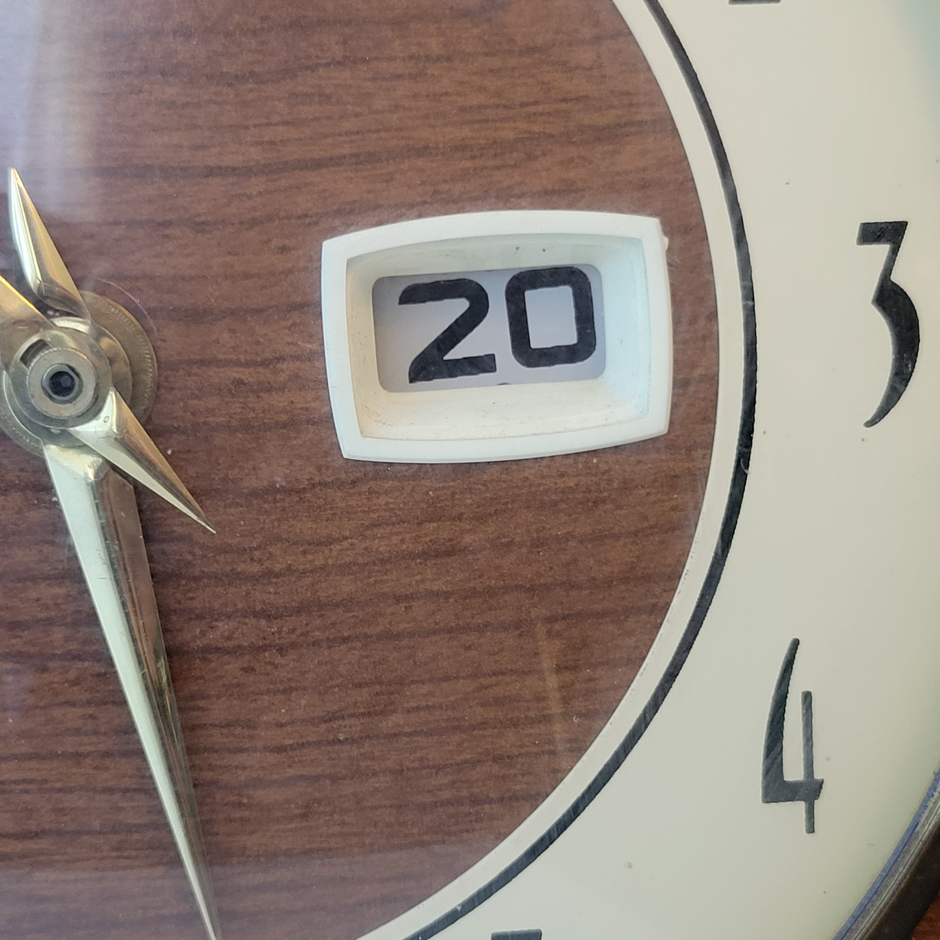 Vintage wall clock in electric smi formica with date