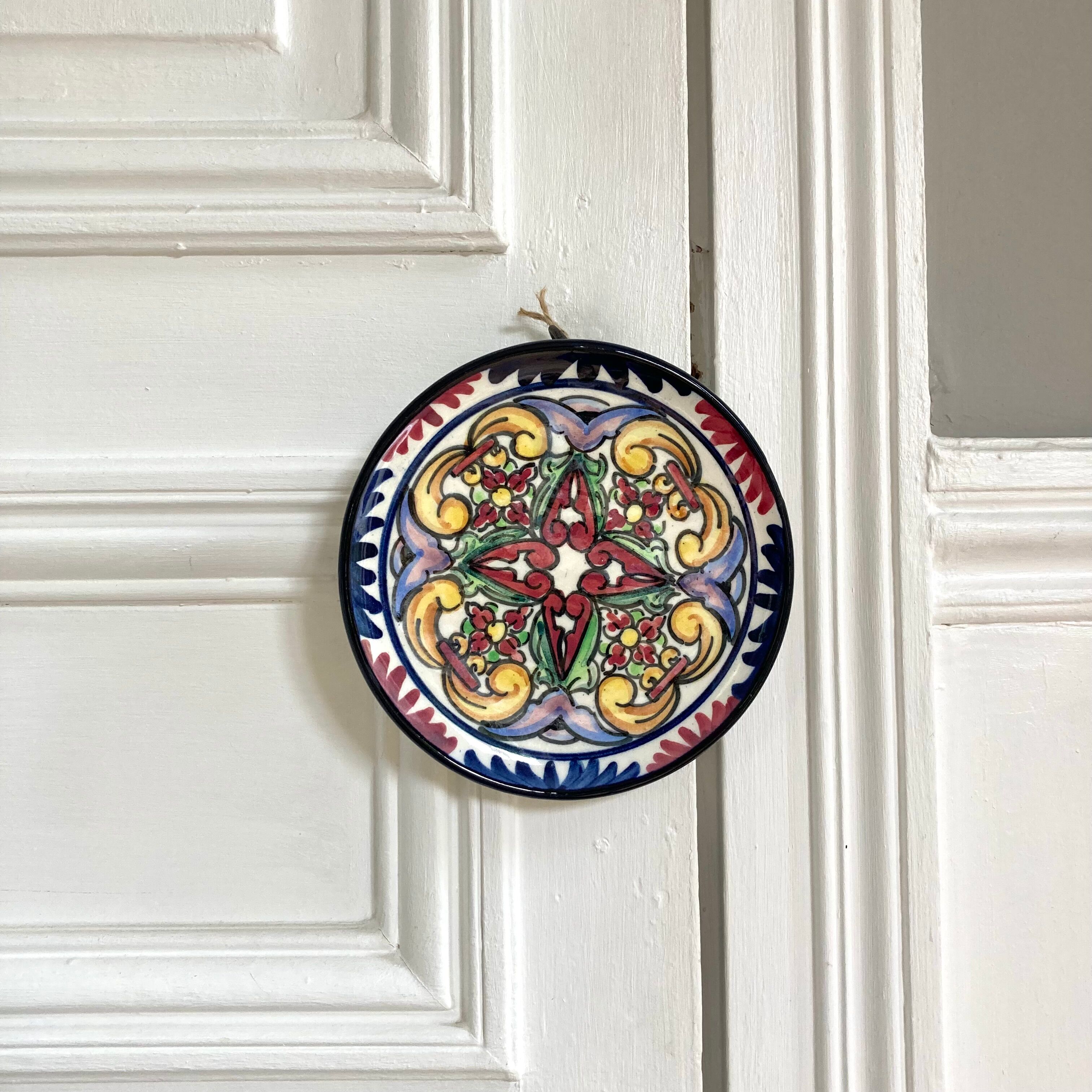 Wall decorative plates