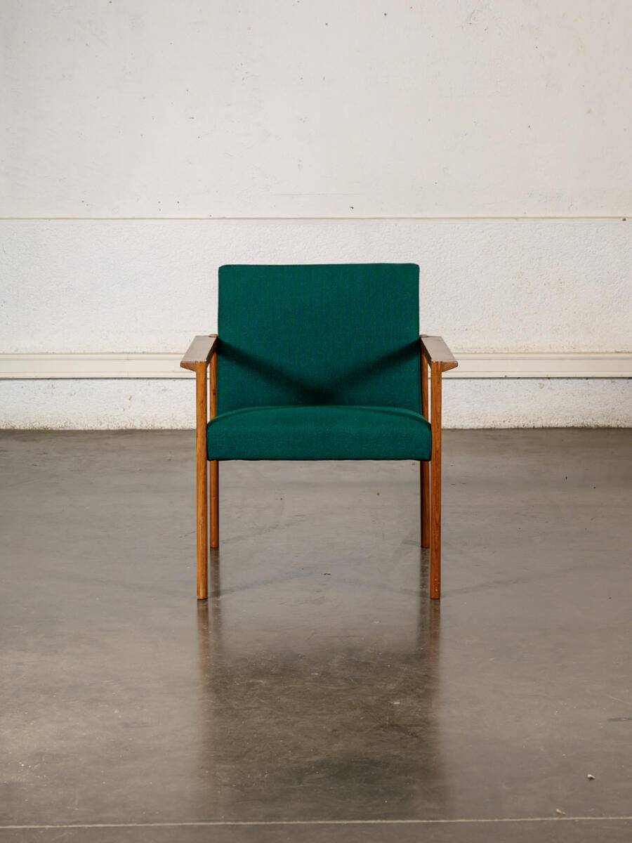 Vintage lounge chair