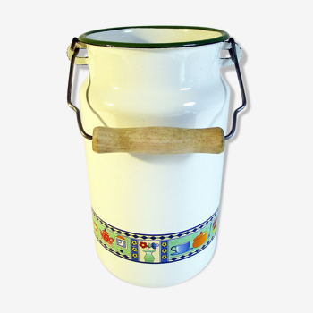 Enamelled metal pot