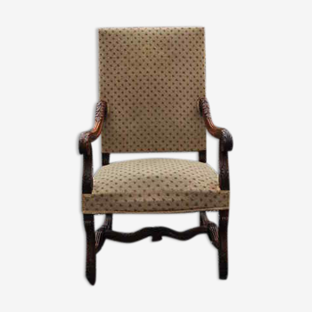 Fauteuil style renaissance en noyer