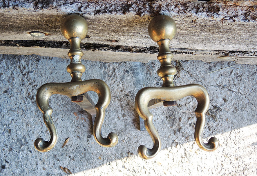 Old brass chenets foot in cabriole