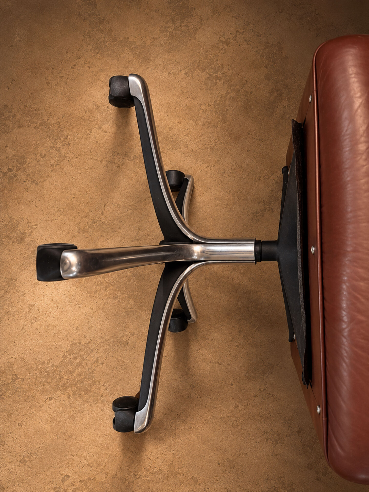 Nomadic leather armchair P128 Osvaldo Borsani