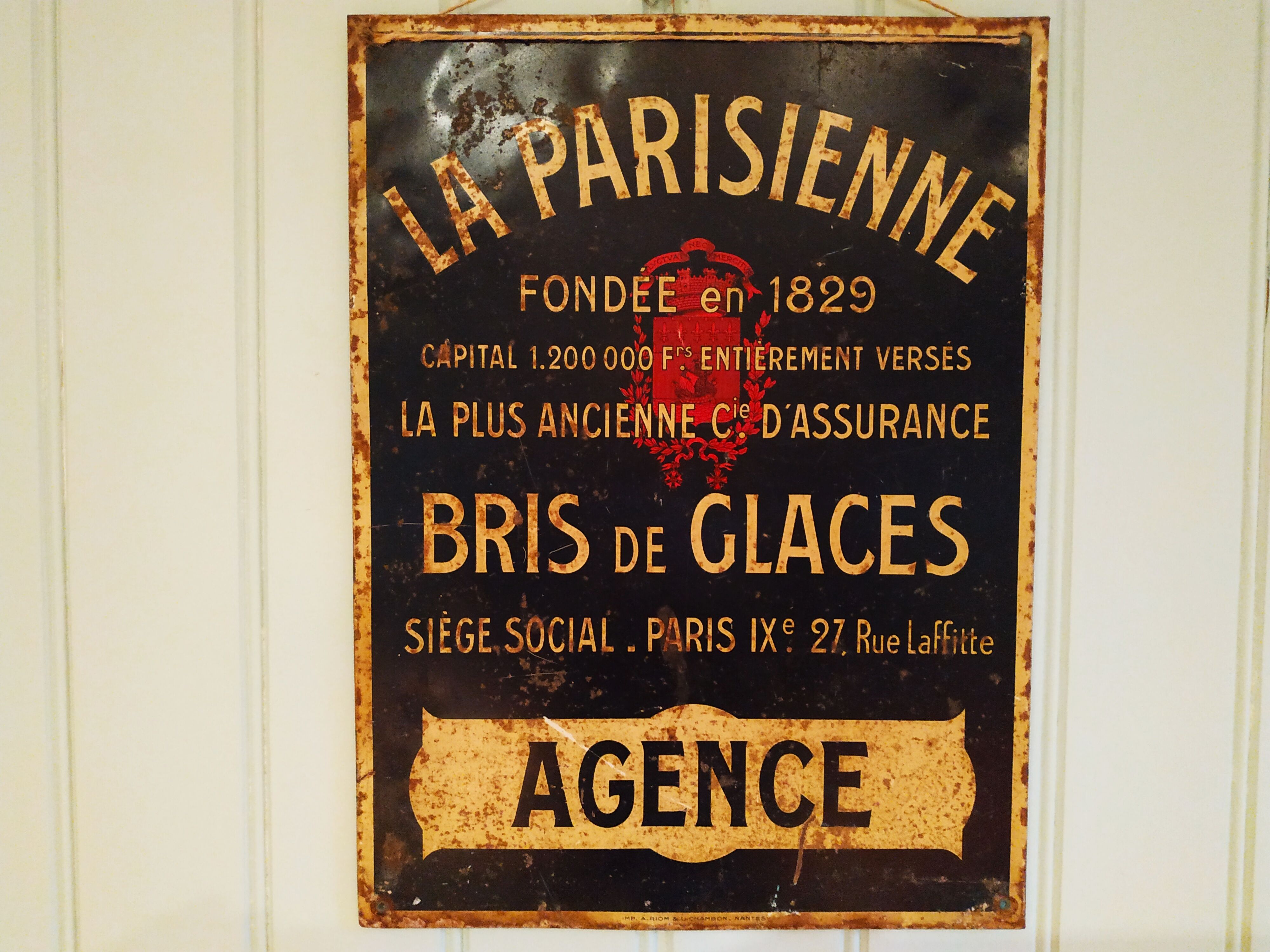 Plaque émaillée de la compagnie d'assurance "La Parisienne"