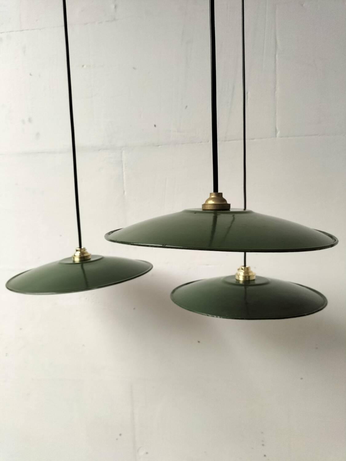 Enamelled sheet metal suspensions