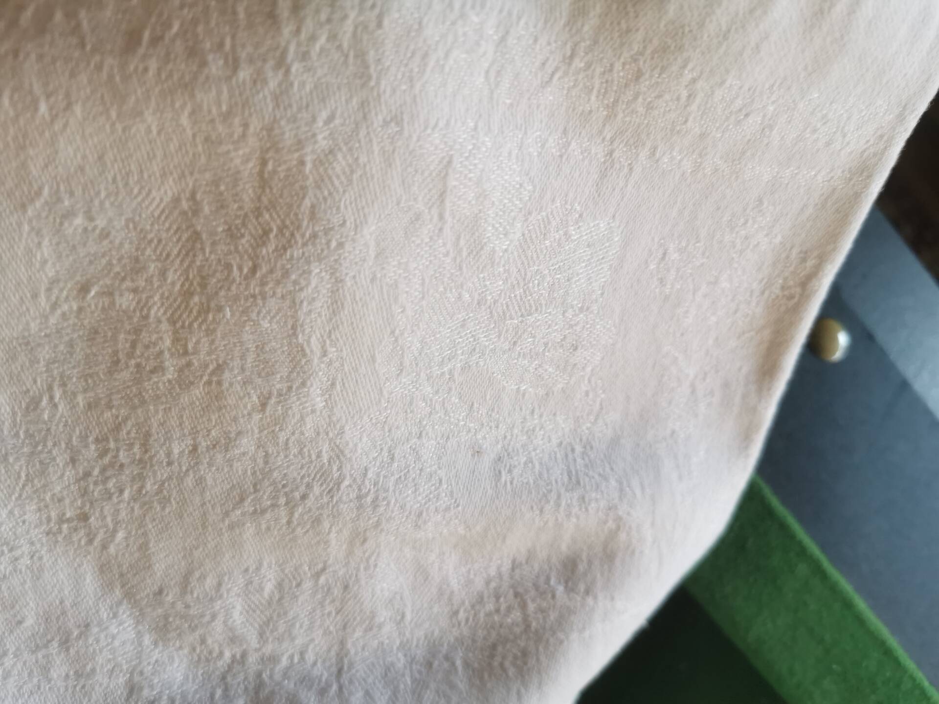 Set of 12 table napkins and an old damask linen tablecloth mono