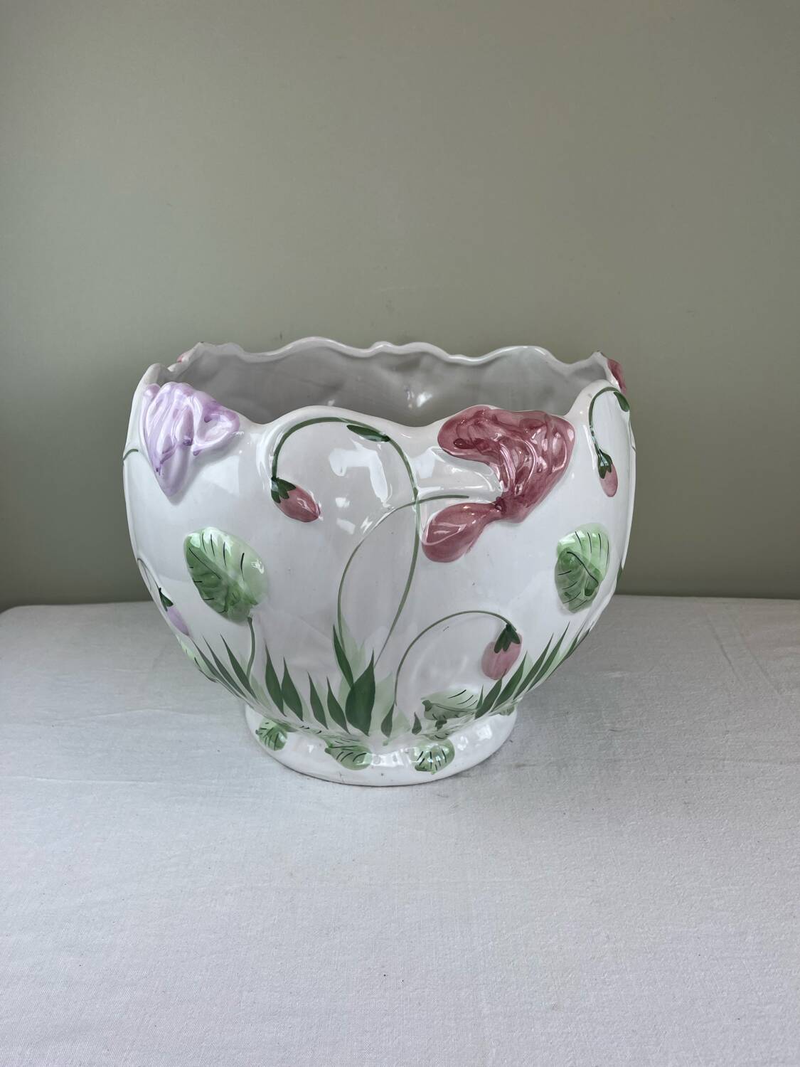 Important glazed ceramic cache pot