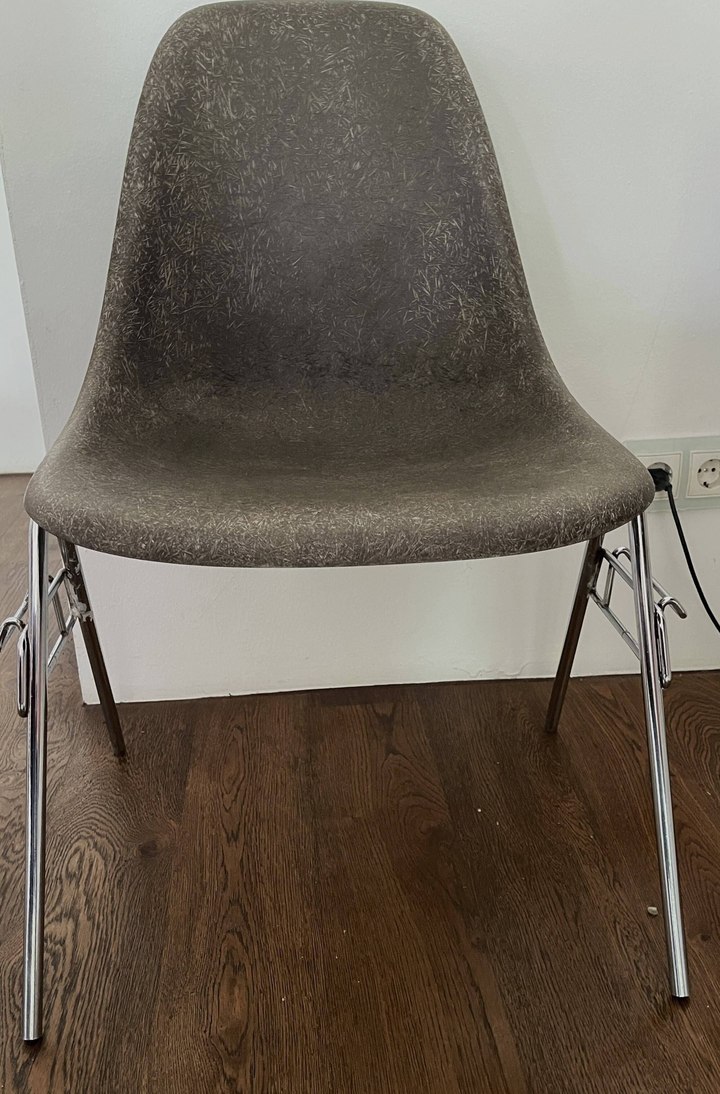 DSS chair Charles Eames - Herman Miller