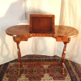 Kidney-shaped reading table