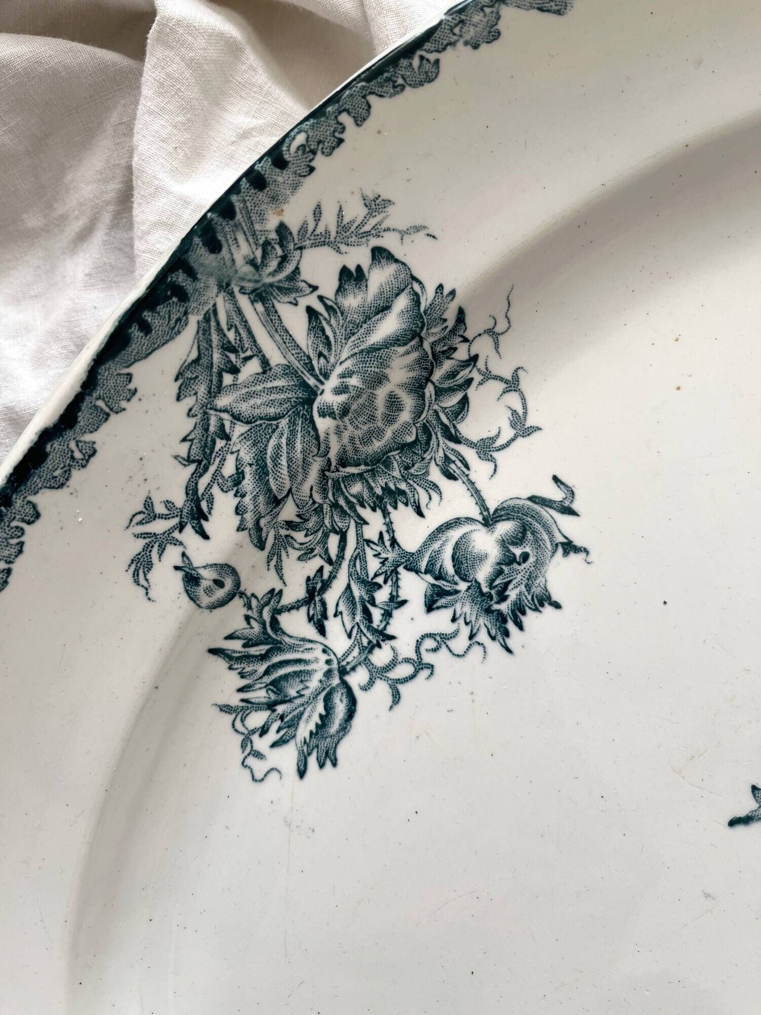 Oval iron earthenware dish "Pavots" Saint Amand A. Lebacqz & M. Bouchart