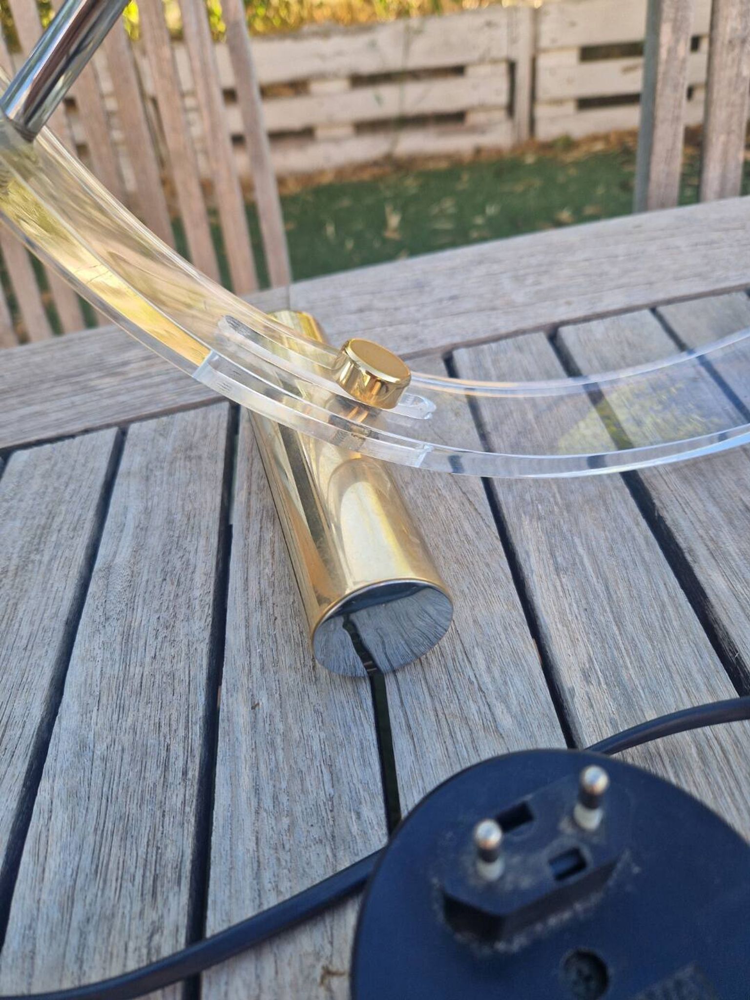 Modernist table lamp in metal, plexiglass, and brass by TECA ITALIA circa 1980.