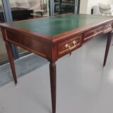 Louis XVI style office with a pull-out