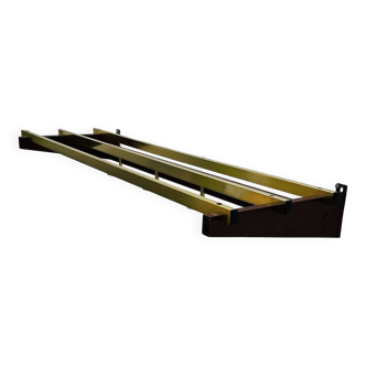 Vintage wall coat rack in wood and brass from the 1970s.