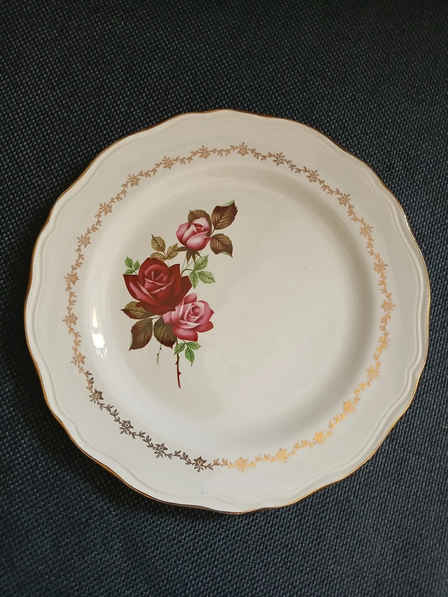 6 antique flat plates in porcelain
