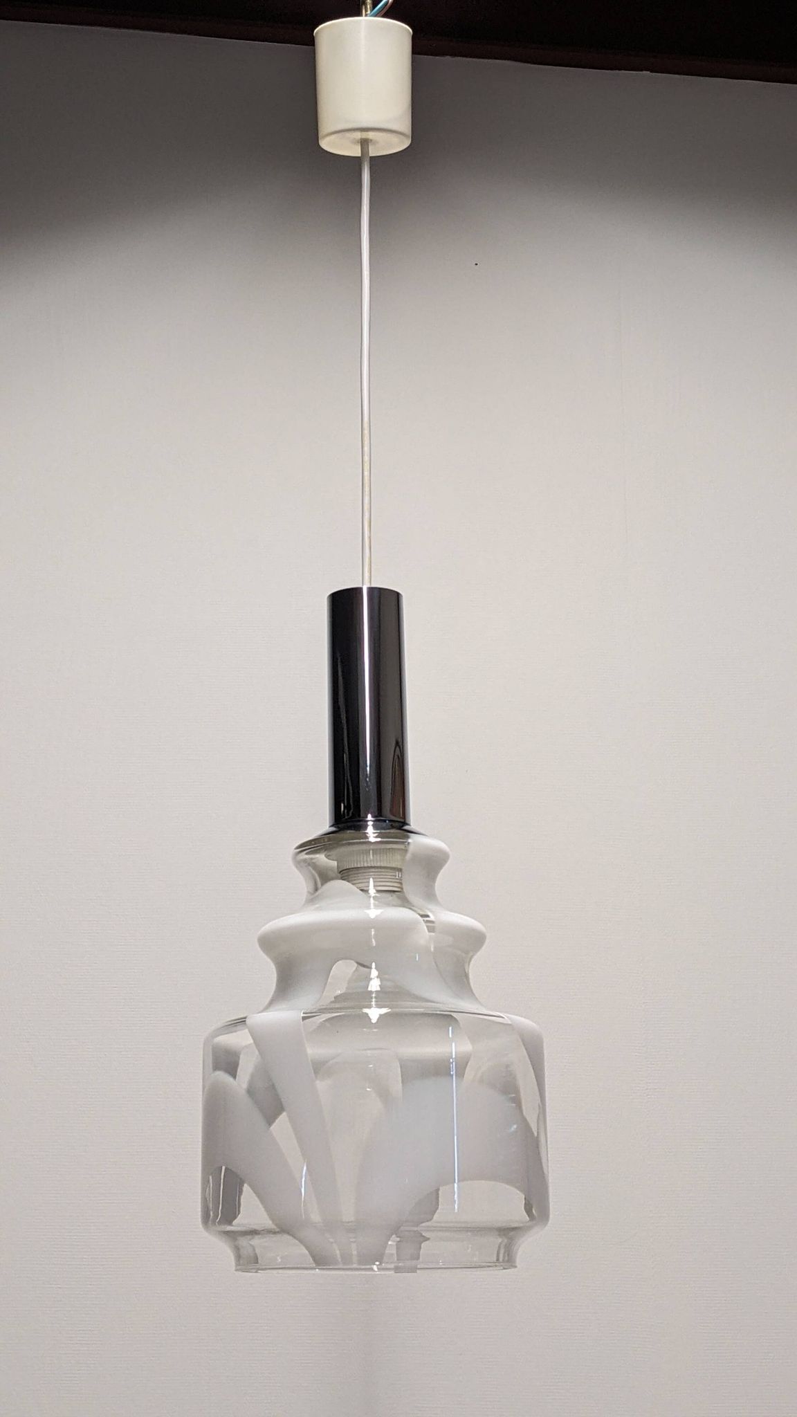 Suspension en verre Murano marbré blanc, Italie vers 1970