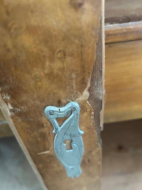 2-door glass bookcase