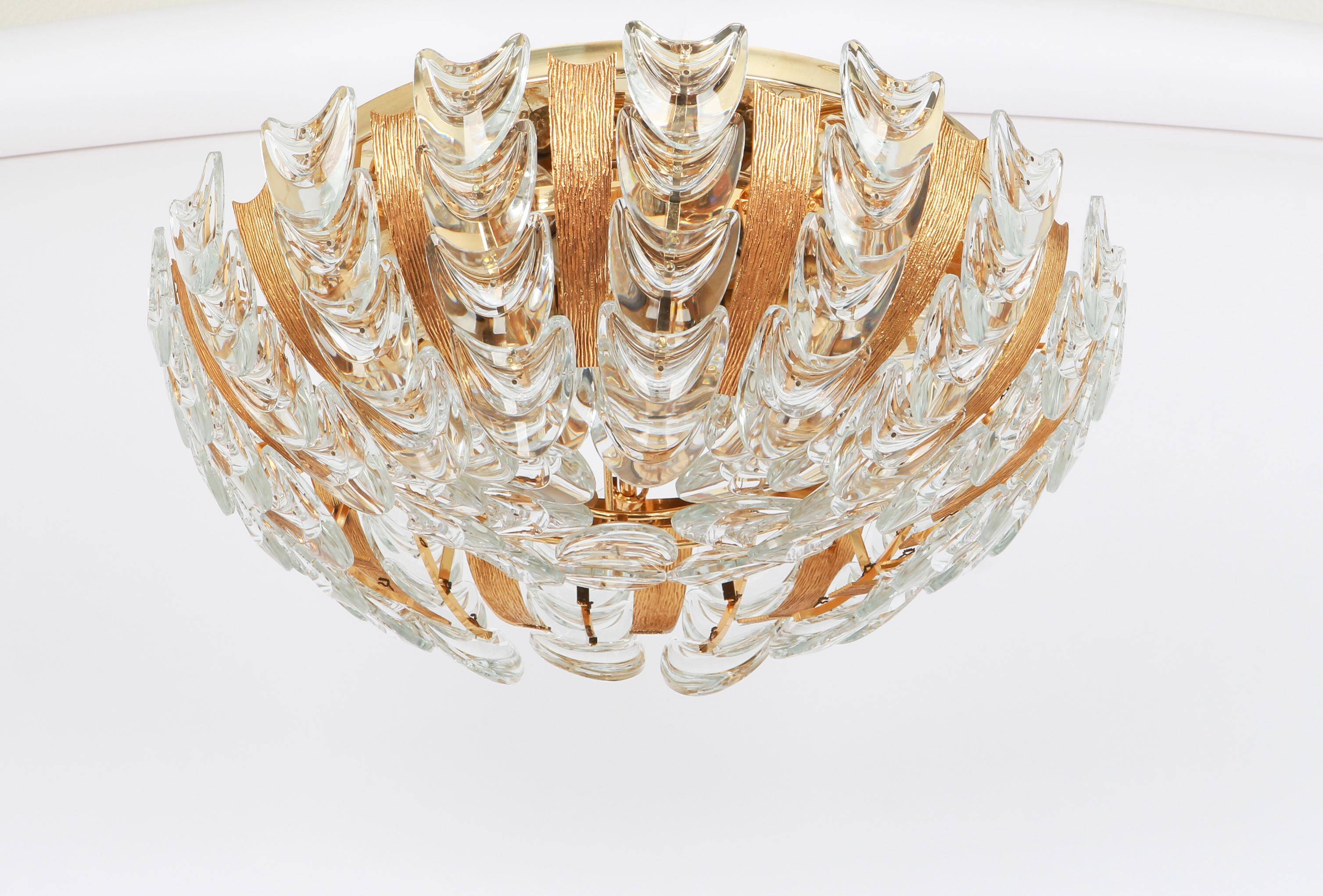 Delicate chandelier in gilded brass and crystal glass in the shape of flowers by Palwa, Germany, 1970s.