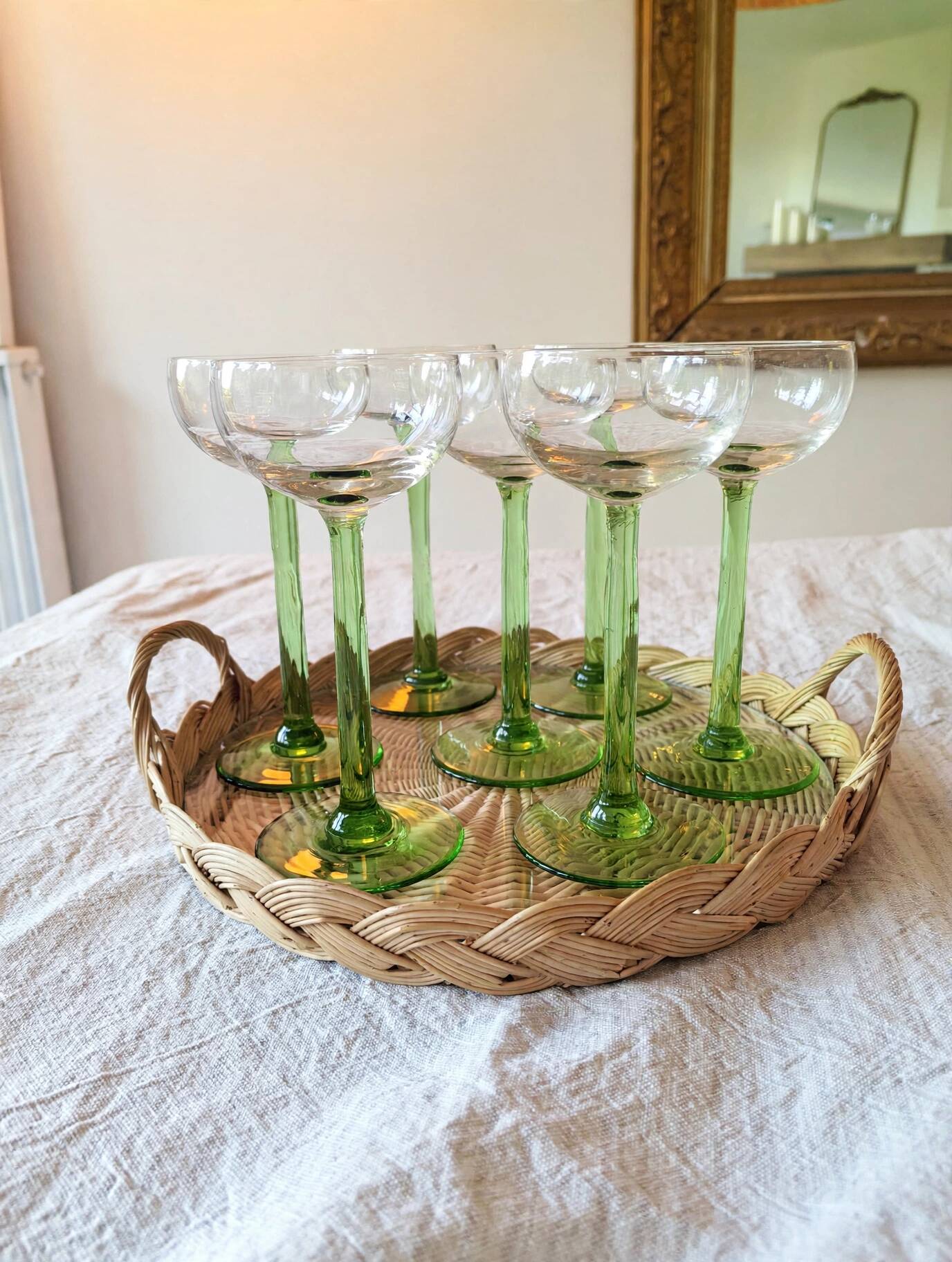 Lot of 7 champagne glasses from the 1970s and a vintage wicker and glass tray.