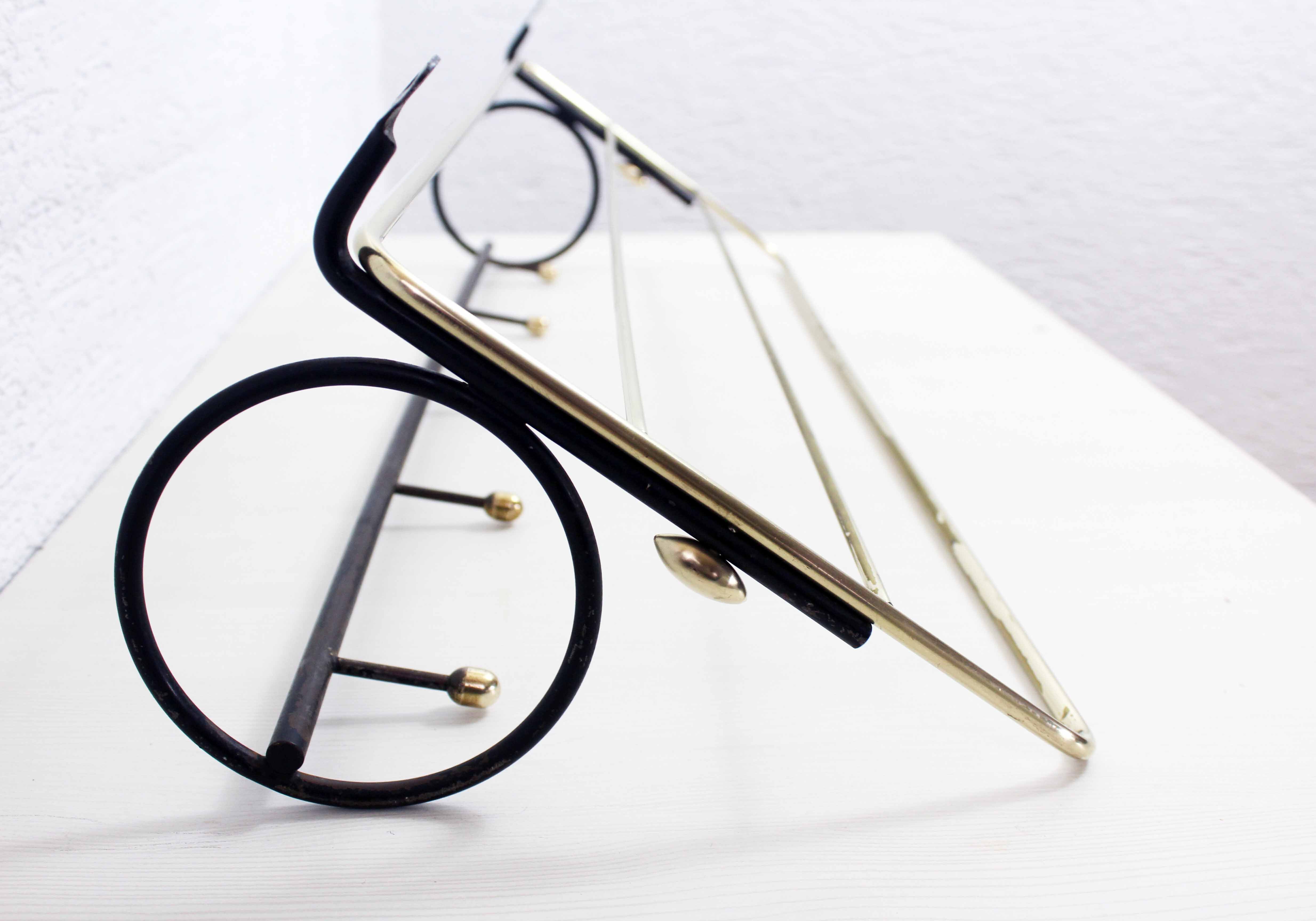 Wall-mounted coat rack