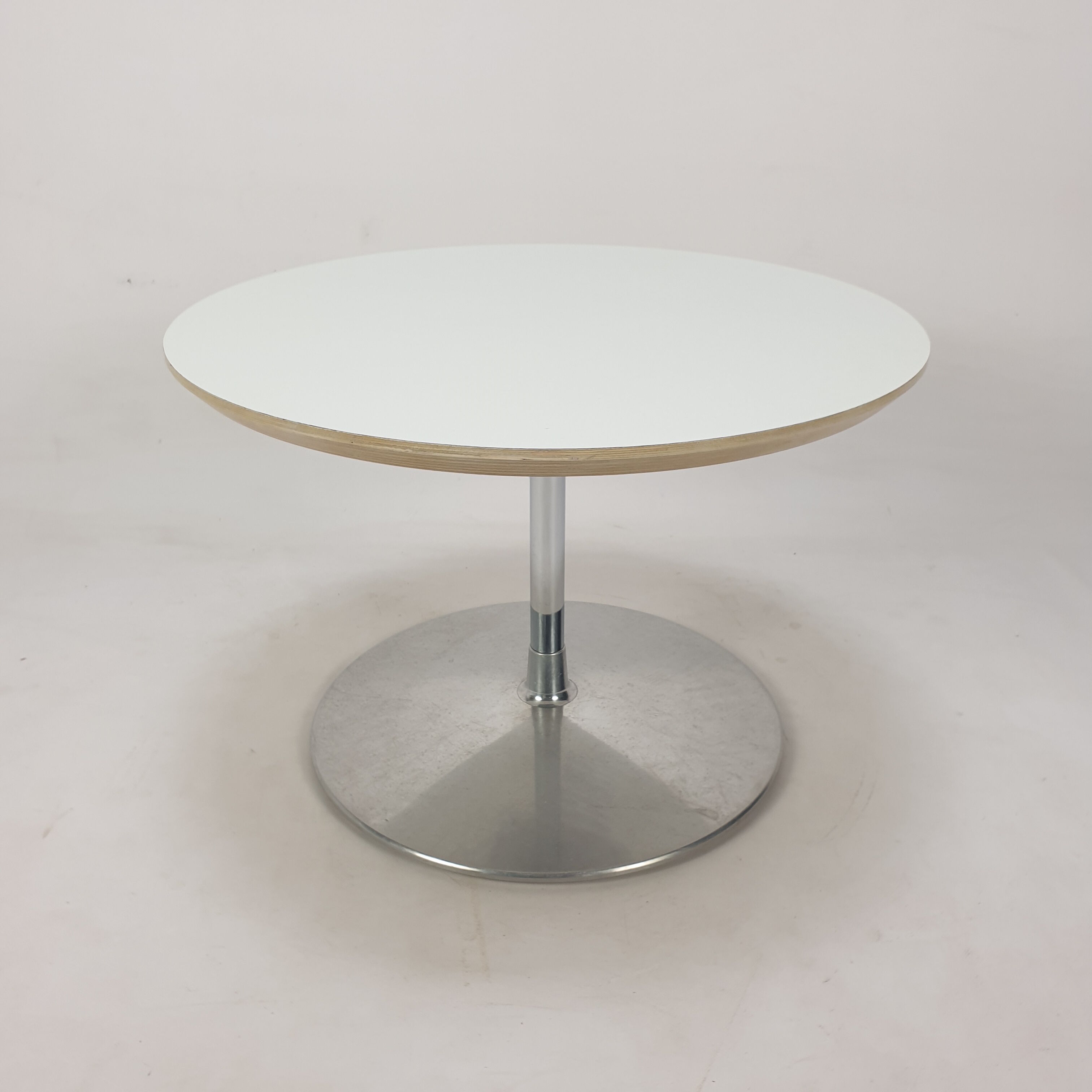 “Circle” coffee table by Pierre Paulin for Artifort